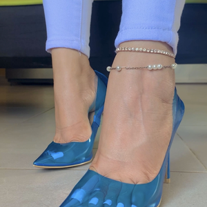 Teasing you across the office tapping my transparent heel pumps🔥